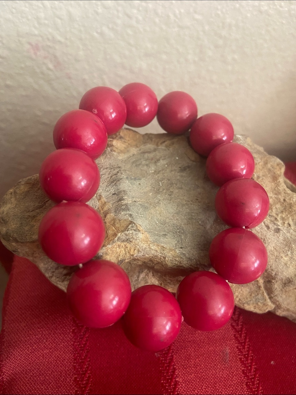 5/$10❤️❤️❤️Bold Pink Acrylic Beaded Stretch Bracelet